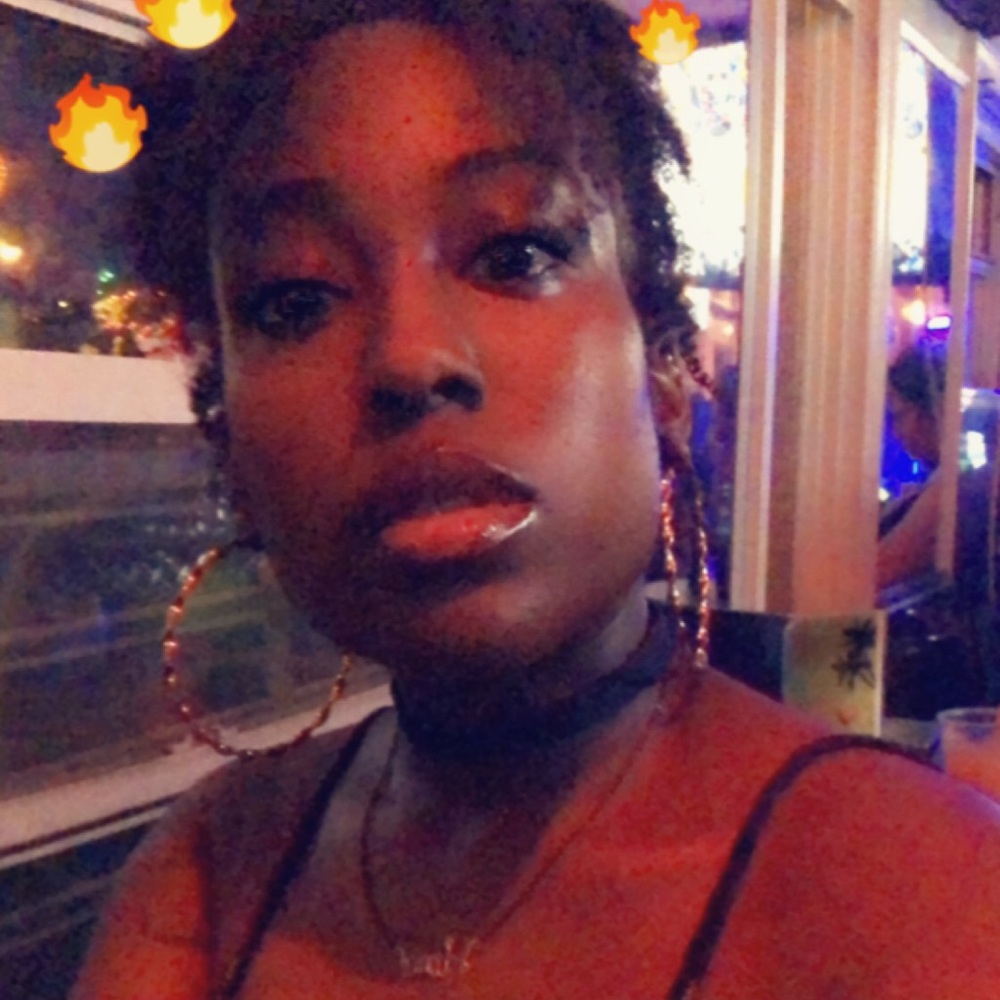 Meet your Posher, Kahina